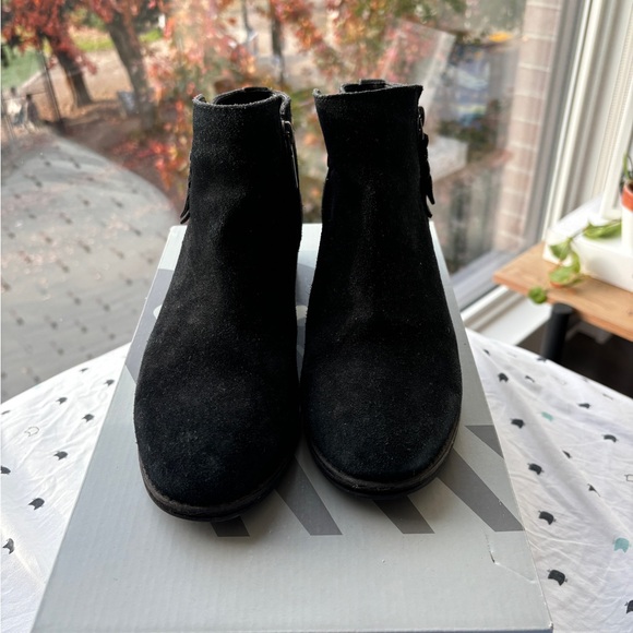 Blondo Black Suede Booties Waterproof Ankle Boot - Picture 4 of 6